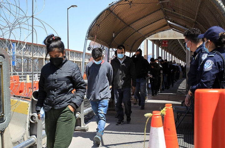 Sigue fuerte flujo migratorio en Juárez