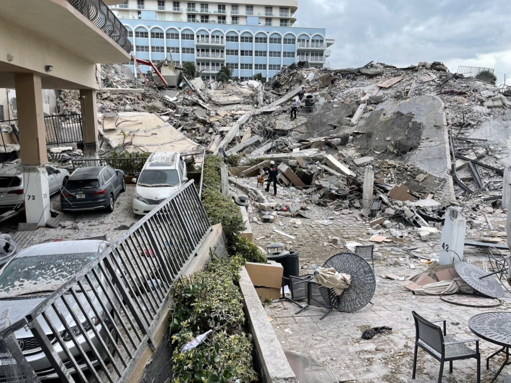 Suben a 3 muertos por derrumbe edificio en Miami