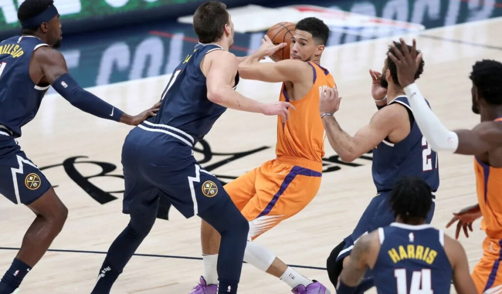 Los Nuggets están a un paso de quedar eliminados por los Suns