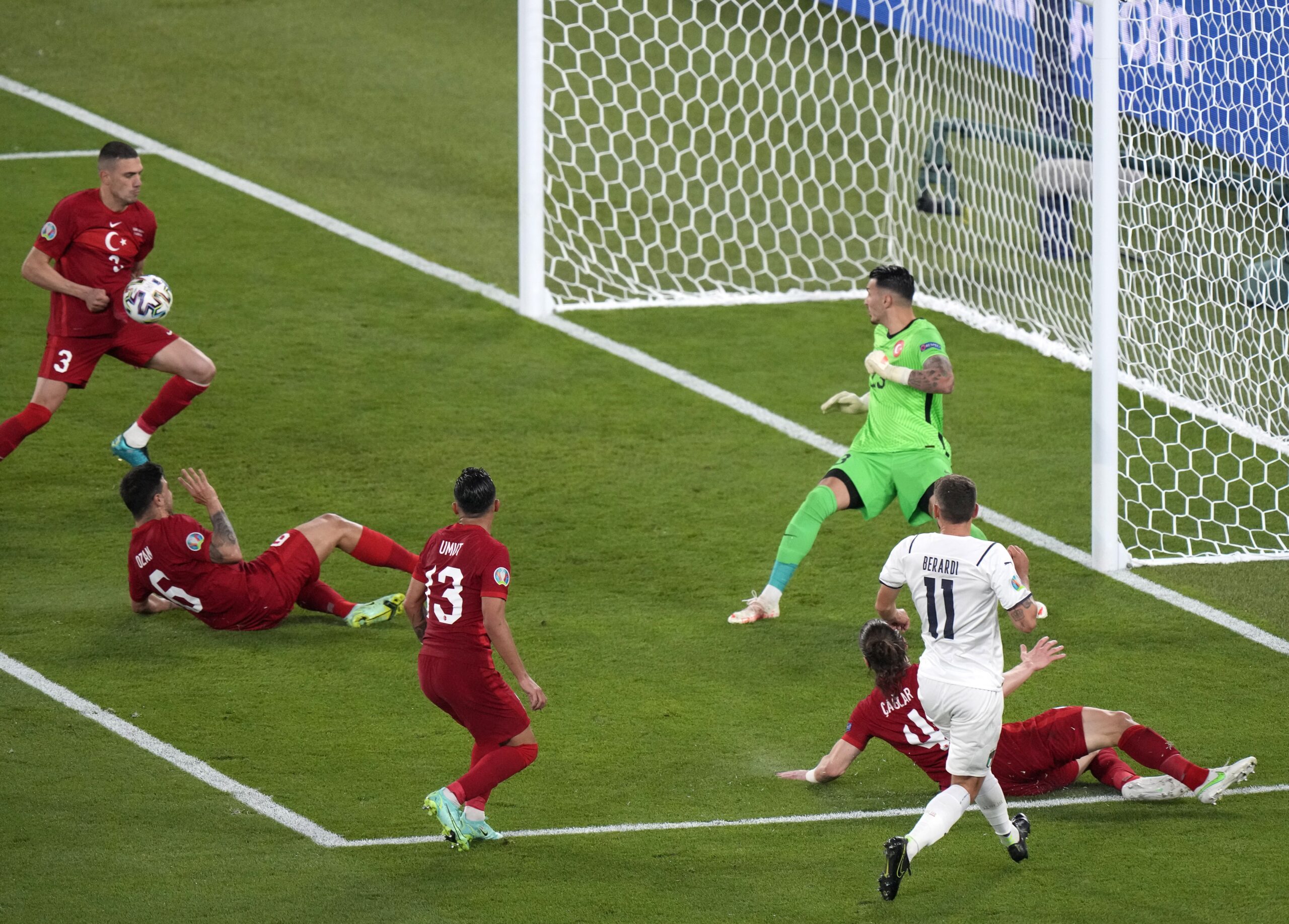 Victoria de Italia en primera jornada de la Eurocopa