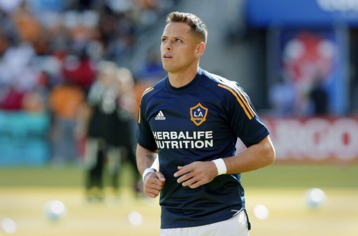Chicharito recibe reconocimiento
