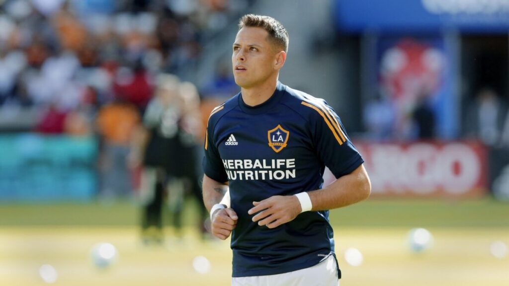 Chicharito recibe reconocimiento