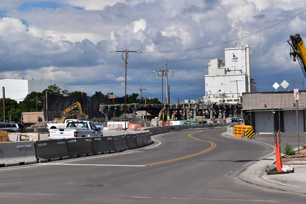 Demolition of the I-70 Viaduct Progresses Avanza la demolición del viaducto de la I-70