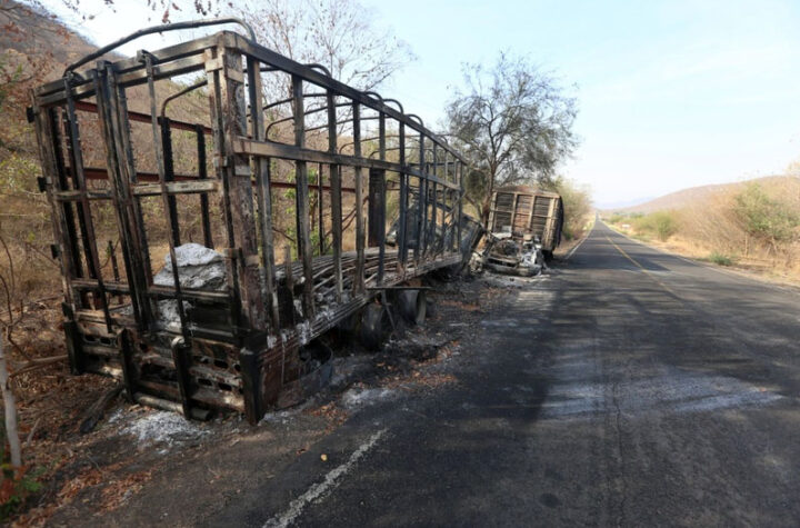 Autoridades lanzan ofensiva contra narcos en Michoacán