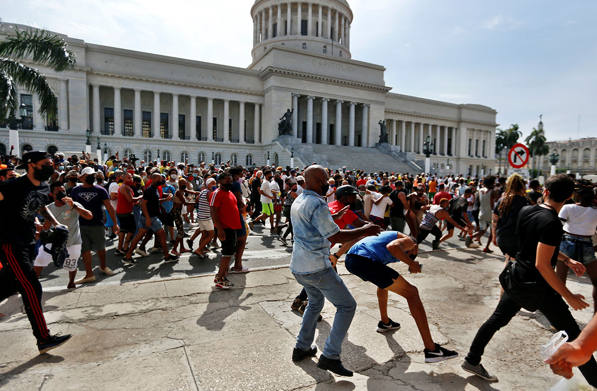 Arrestos y represión masiva en Cuba para detener protestas