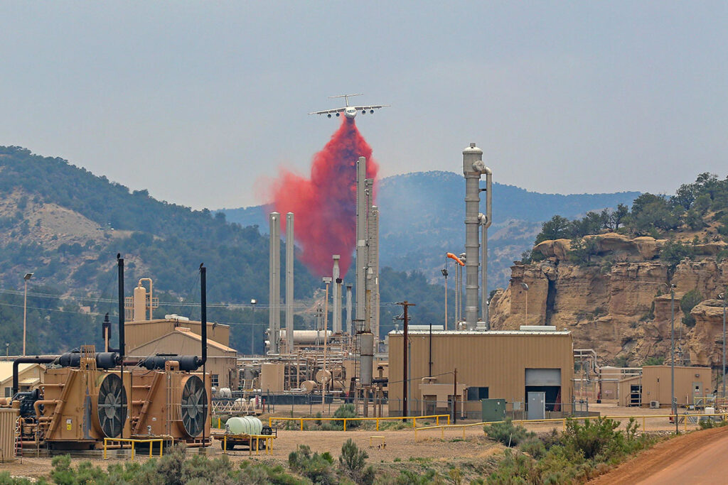 Two Large Fires Advancing in Colorado Dos incendios de gran magnitud avanzan en Colorado