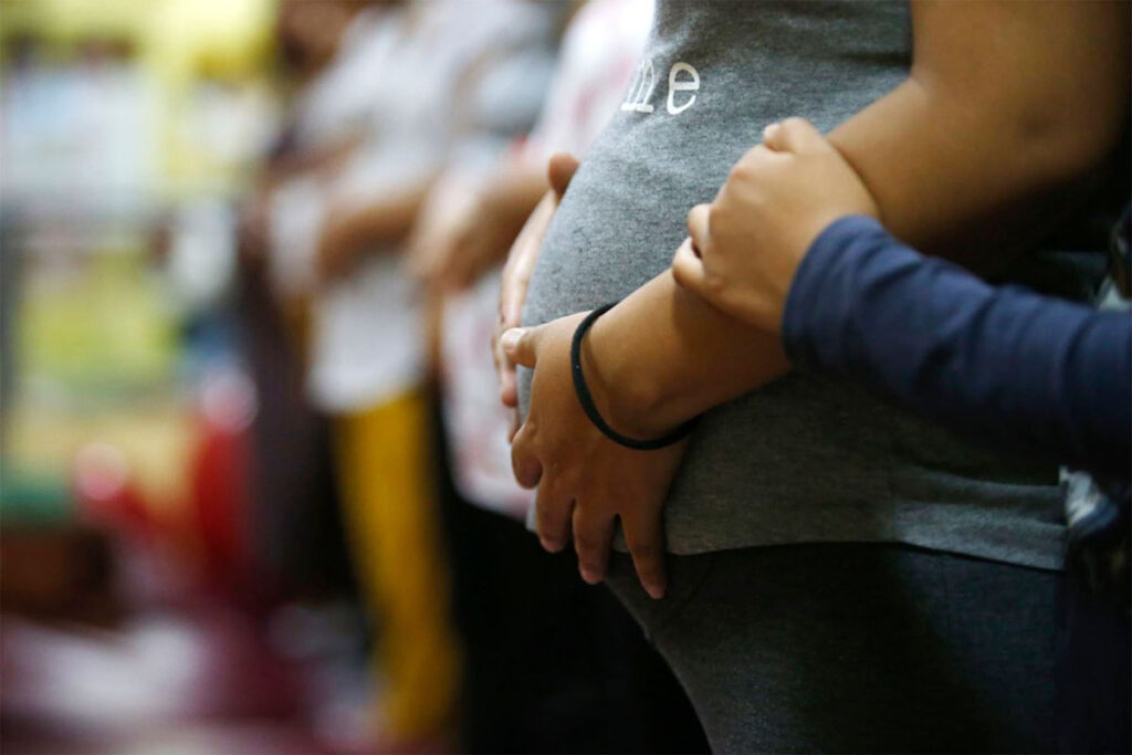 Suspenden la detención de inmigrantes embarazadas y lactantes