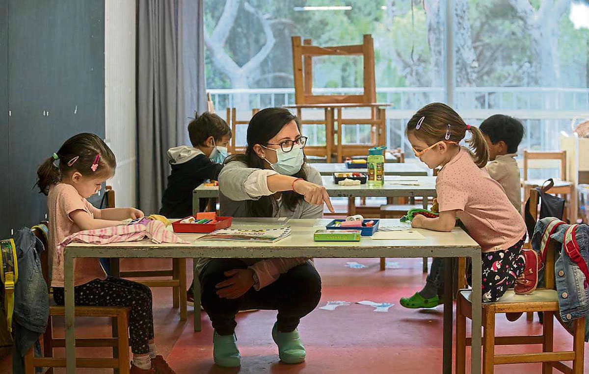 Estudiantes y profesores vacunados no necesitarán mascarilla