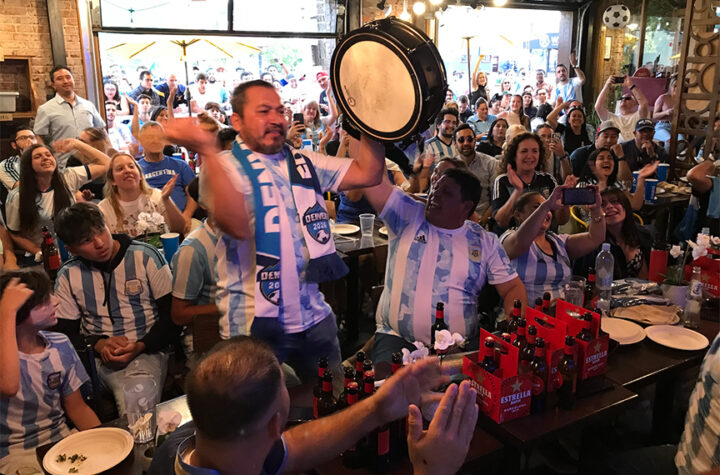 Argentinos celebraron en María Empanada su victoria en la Copa América 2021