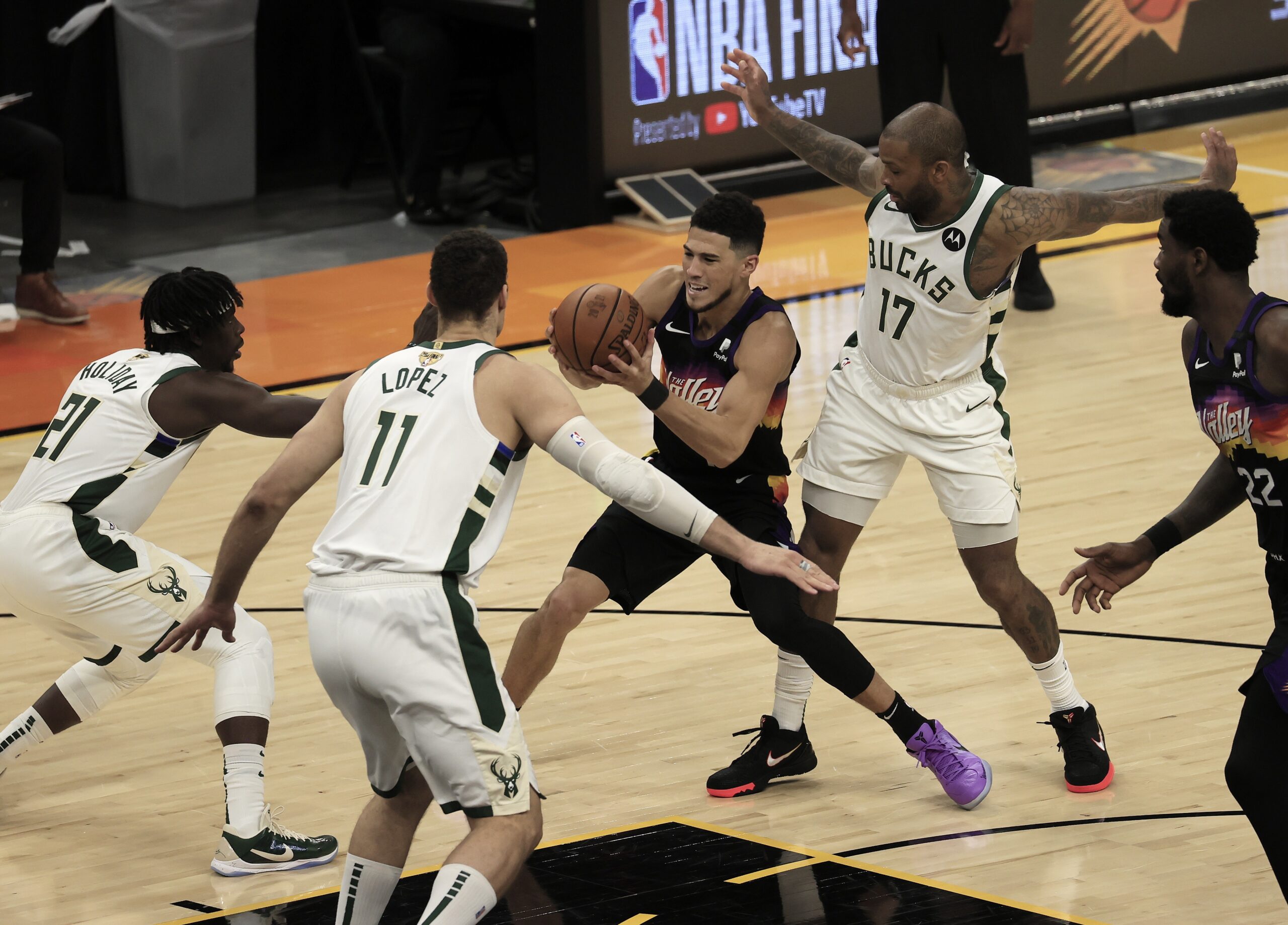 Dario Saric se lesiona la rodilla y deja tocada la rotación de los Suns