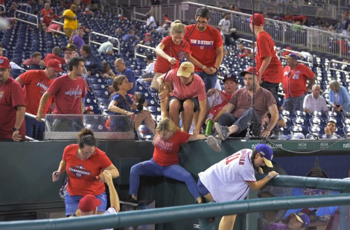 Suspenden juego por tiroteo afuera del stadium