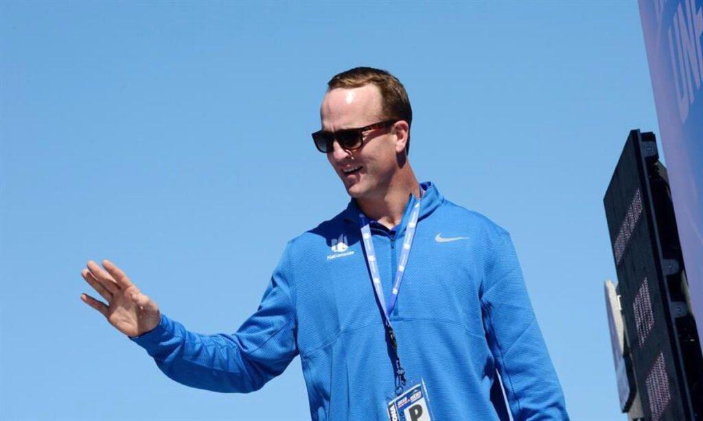Manning inducido al Salón de la Fama