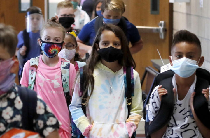 Tri County discute uso obligatorio de máscaras en las escuelas