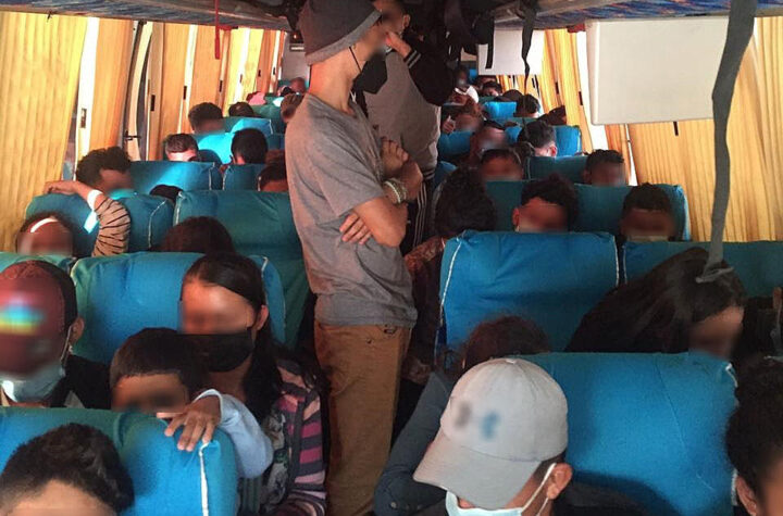 Interceptan centenar de migrantes