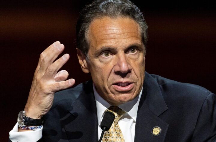 Cuomo dimite: "Asumo toda la responsabilidad por mis acciones"