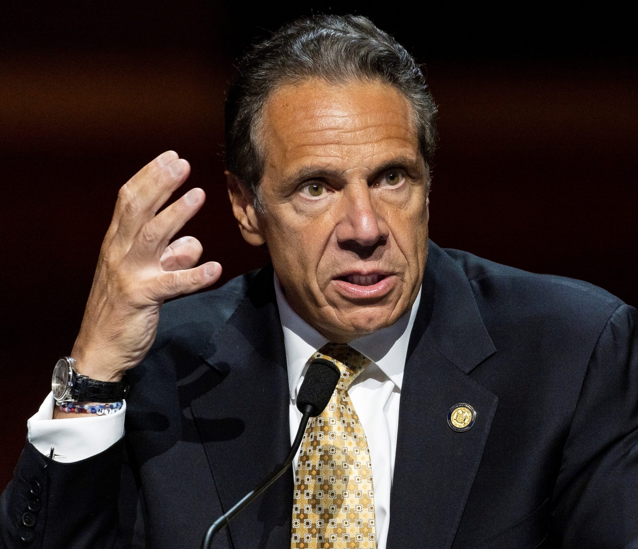 Cuomo dimite: "Asumo toda la responsabilidad por mis acciones"