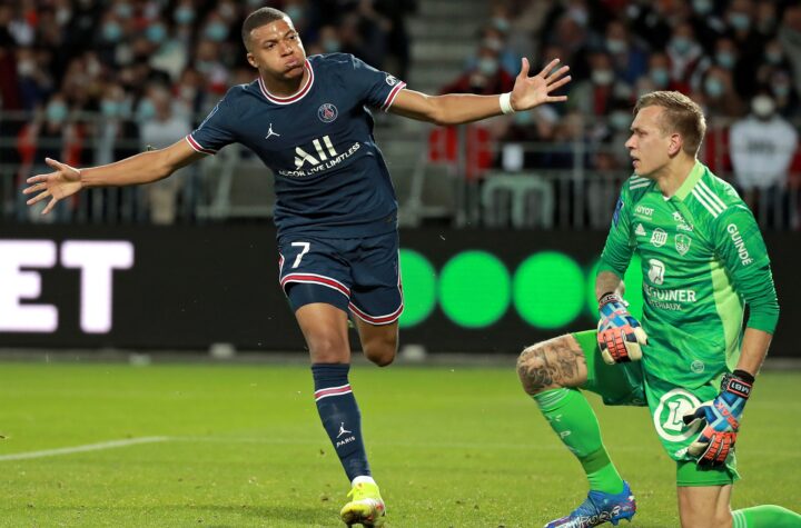 Suspenso en Francia por el futuro de Mbappé y por debut de Messi