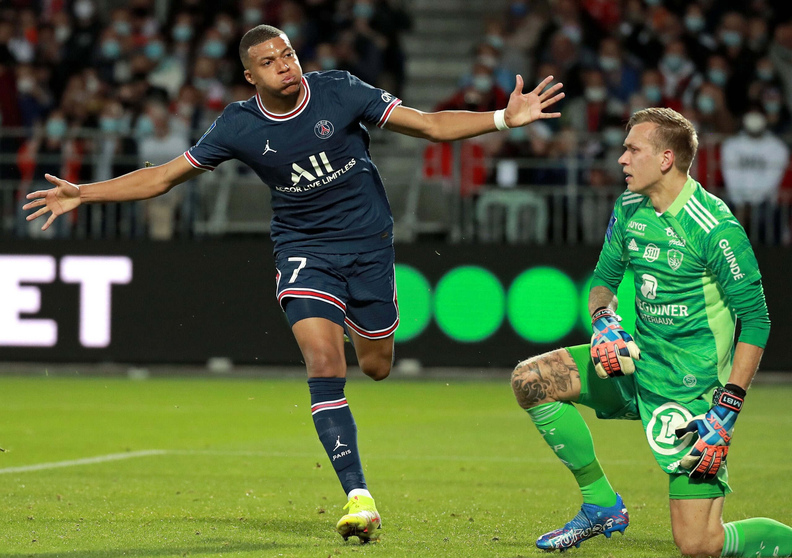 Suspenso en Francia por el futuro de Mbappé y por debut de Messi