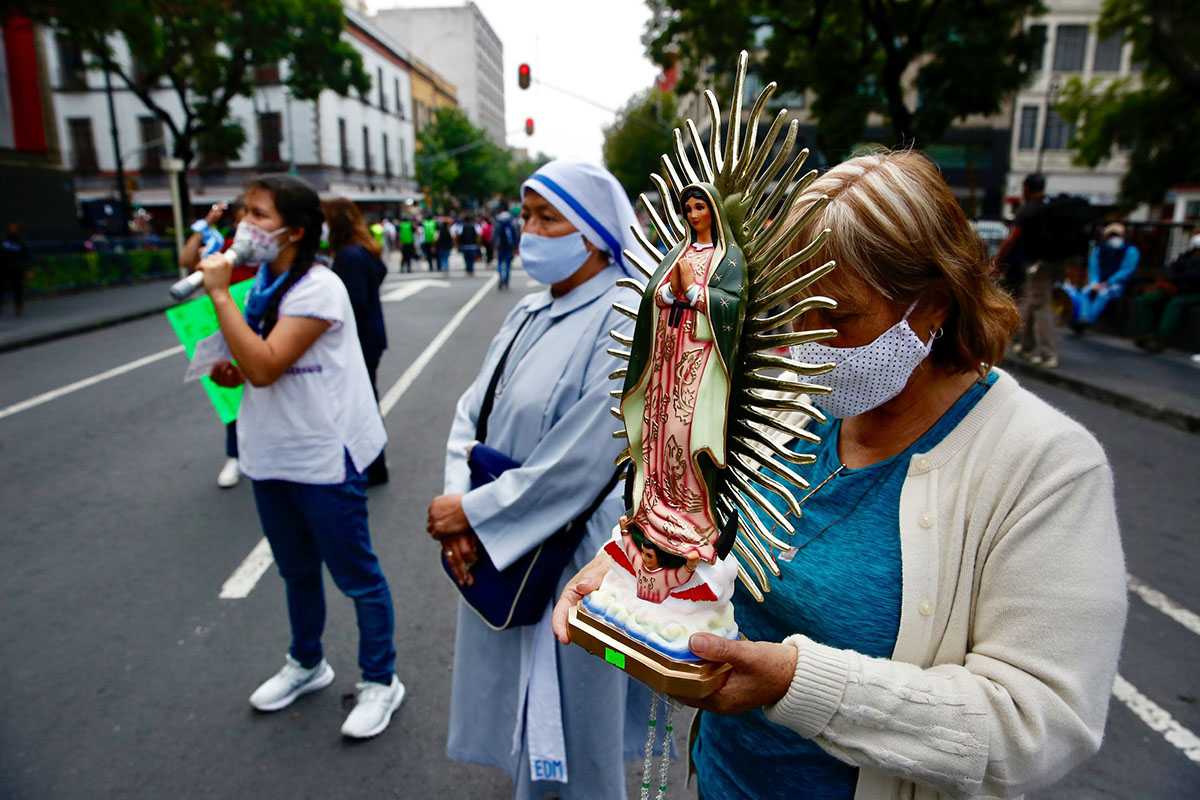 Eliminan amenaza de prisión a mujeres que aborten