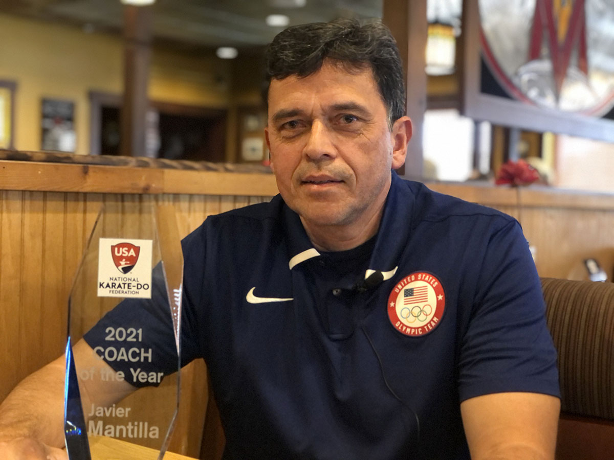 Entrenador hispano guía victoria olímpica de EEUU en Karate