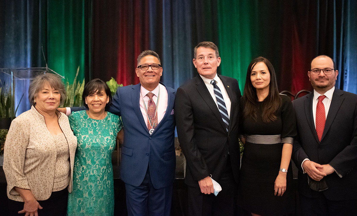 Servicios de la Raza recibió el reconocimiento Ohtli