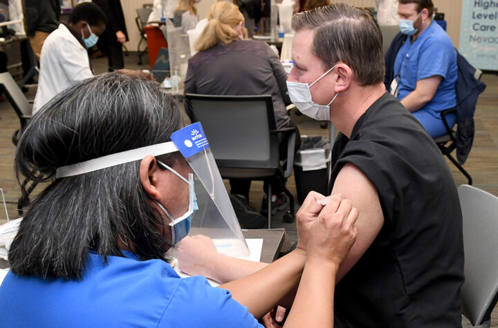 Maestros deben vacunarse