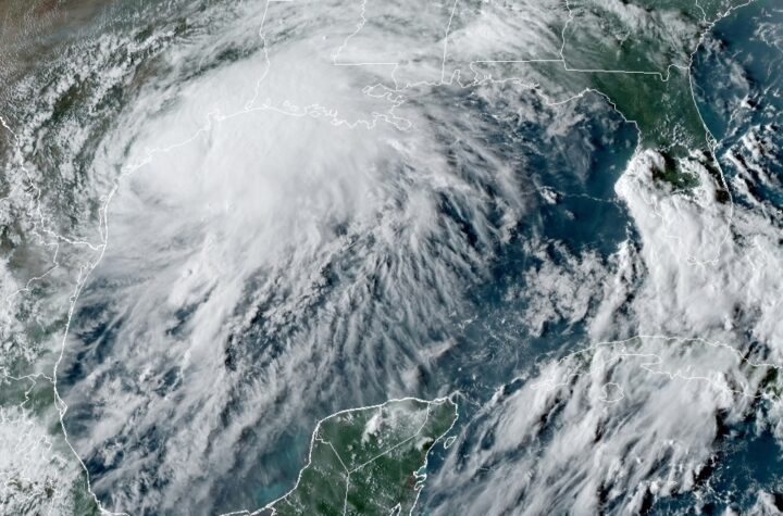 Nicholas convierte en huracán cerca de la costa de Texas