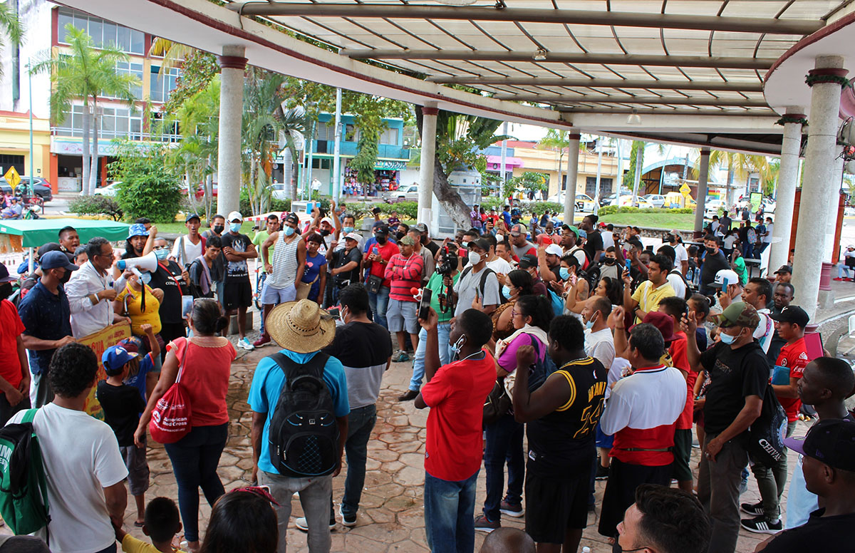 Migrantes alistan caravana desde el sur de México