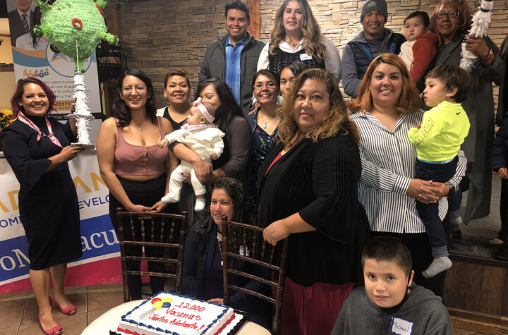 Adelante Community Development celebra aplicación de 12 mil vacunas