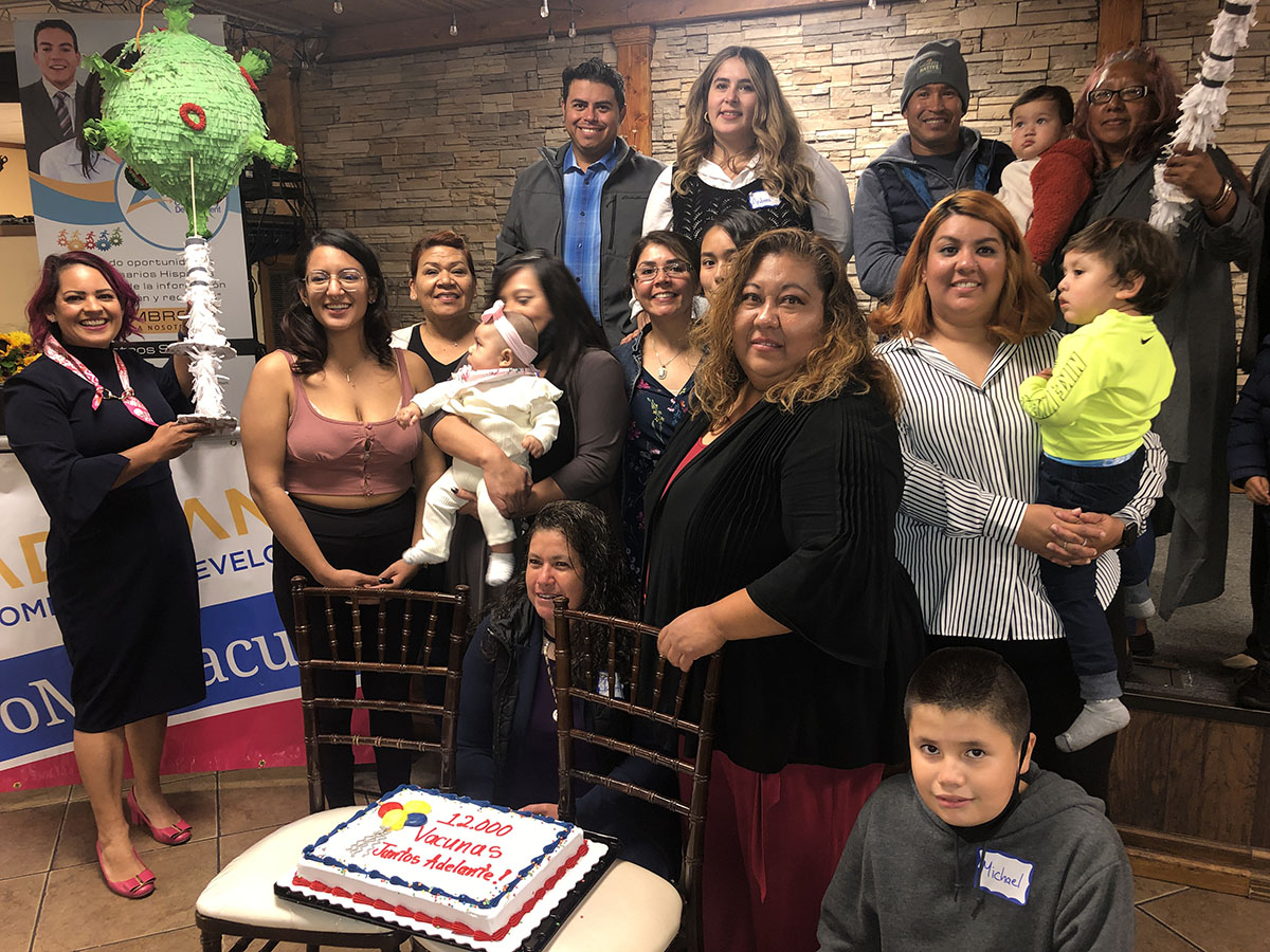 Adelante Community Development celebra aplicación de 12 mil vacunas