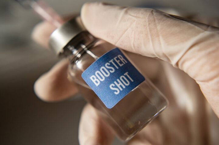 Conozca dónde aplicarse la dosis de refuerzo en Colorado