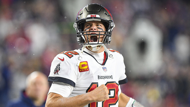 Brady rompe récord de yardas de pase