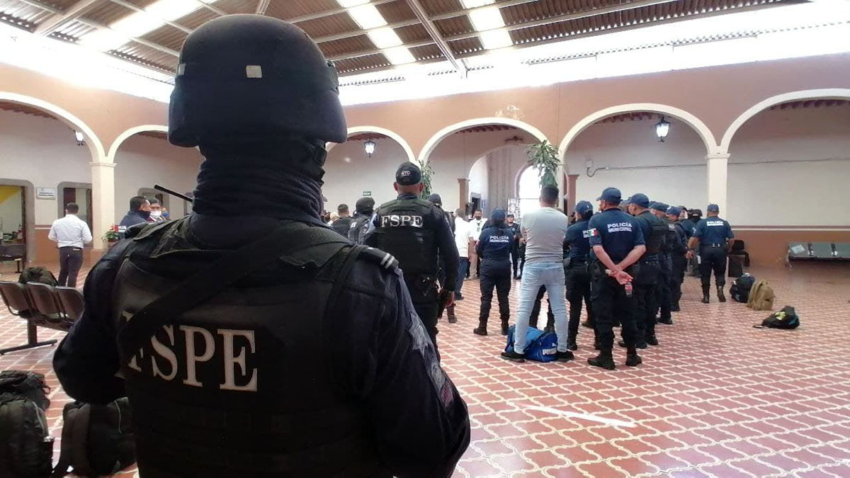 Disuelven policía