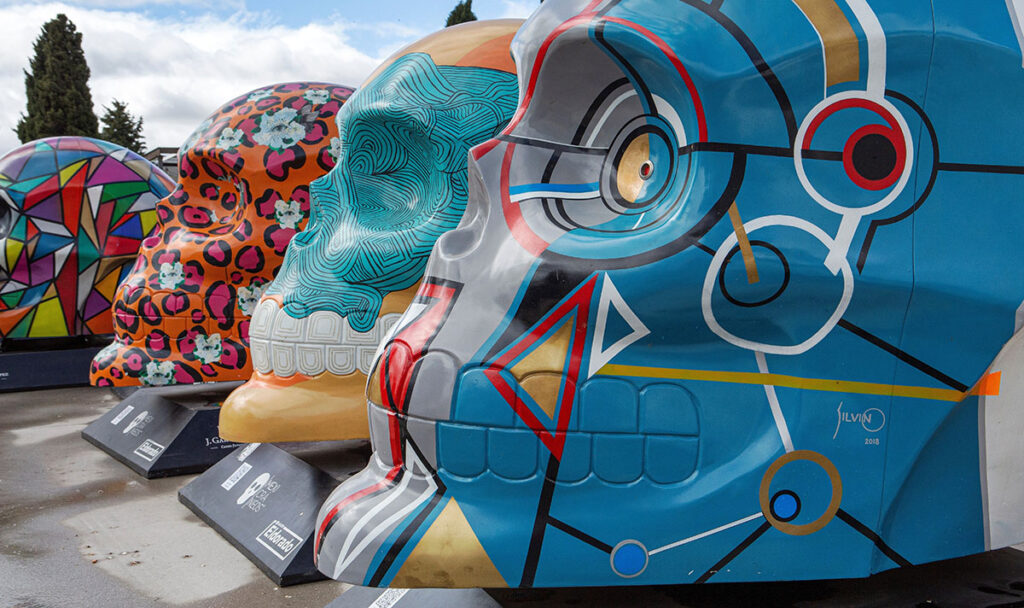 Cráneos monumentales para celebrar la vida