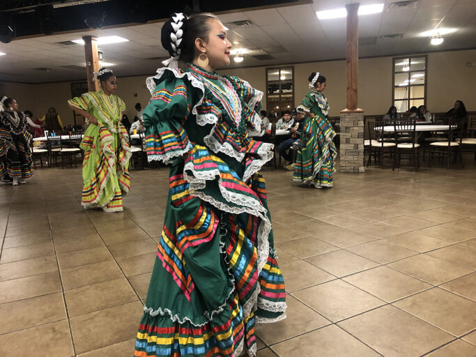 Adelante Community Development celebra aplicación de 12 mil vacunas