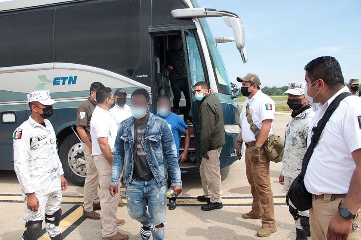 Centenar de migrantes detenidos en Tabasco
