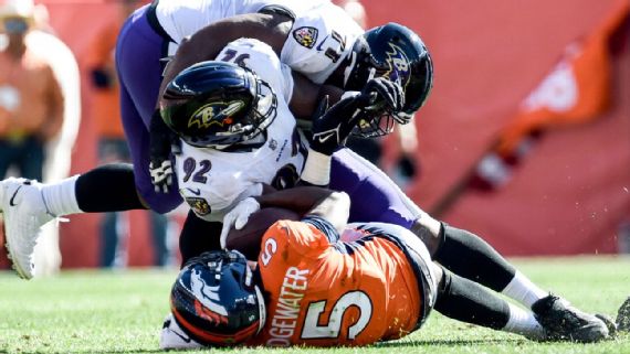 Bridgewater abandona juego contra los Ravens por conmoción cerebral