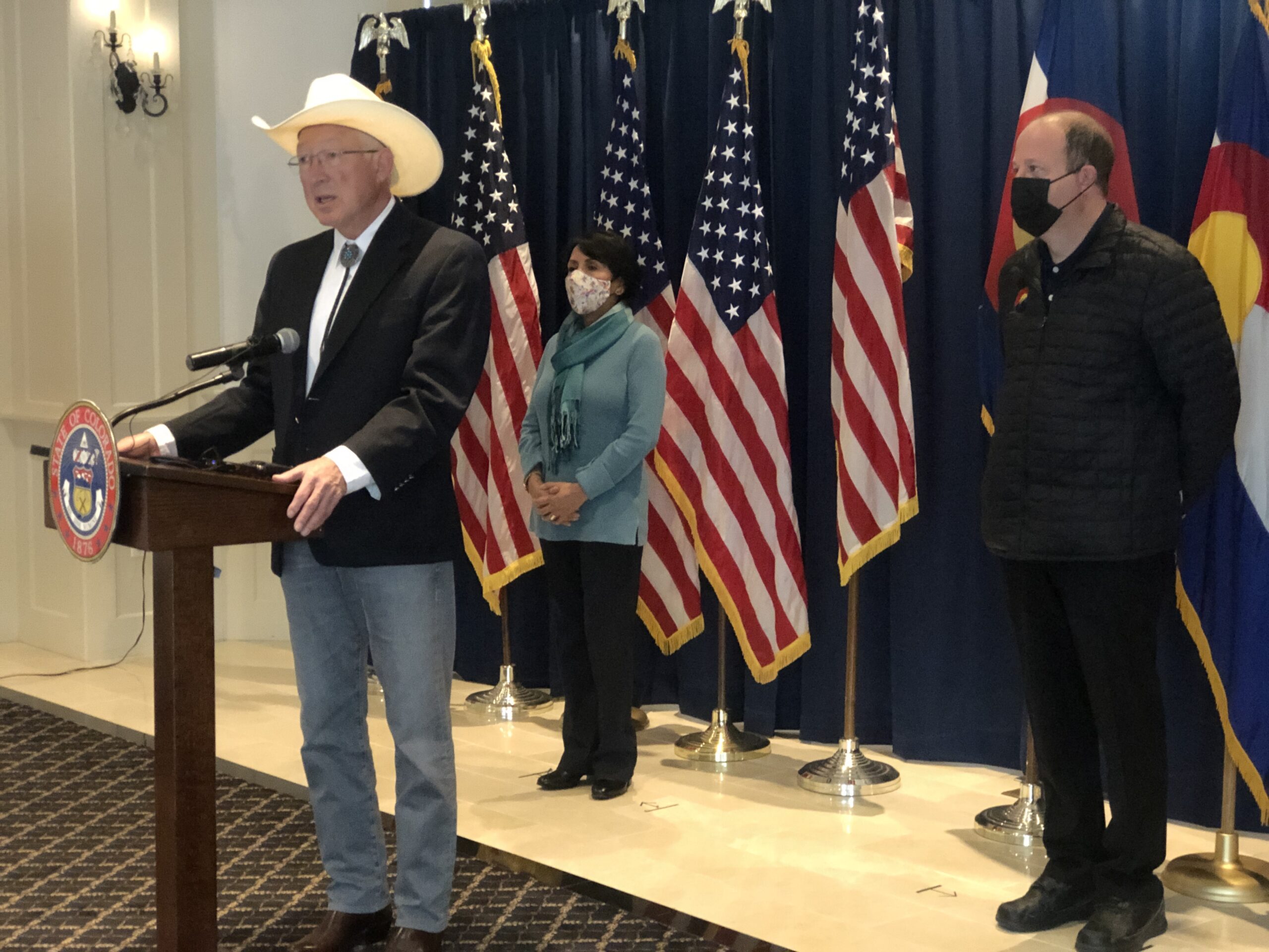 Ken Salazar: "Necesitamos tener un enfoque regional de las realidades migratorias"