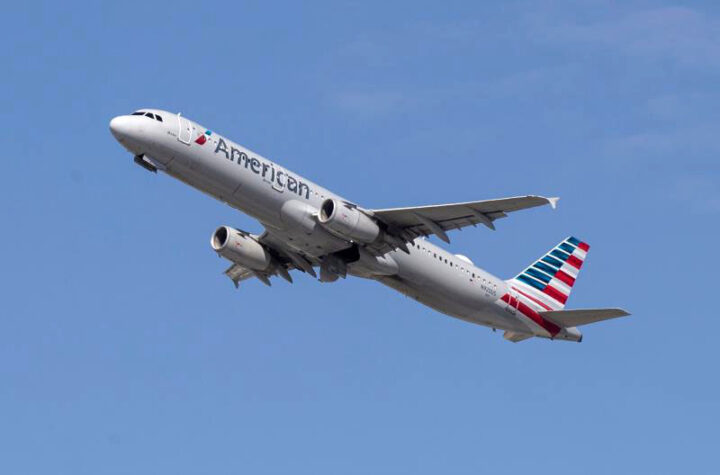 American Airlines reengancha despedidos durante la pandemia