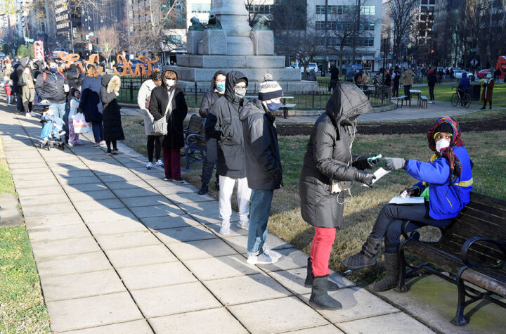 Ómicron multiplica los contagios en EE.UU.