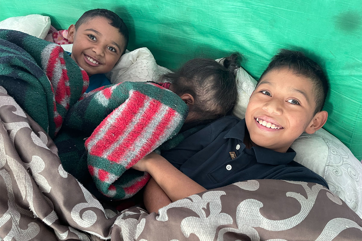 Investing in Humanity Visitando refugios de migrantes en ambos lados de la frontera