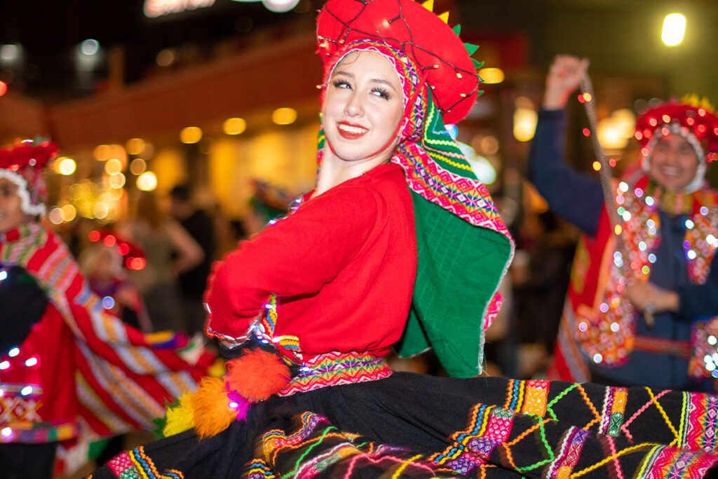 Representación peruana brilló en desfile de navidad en Denver