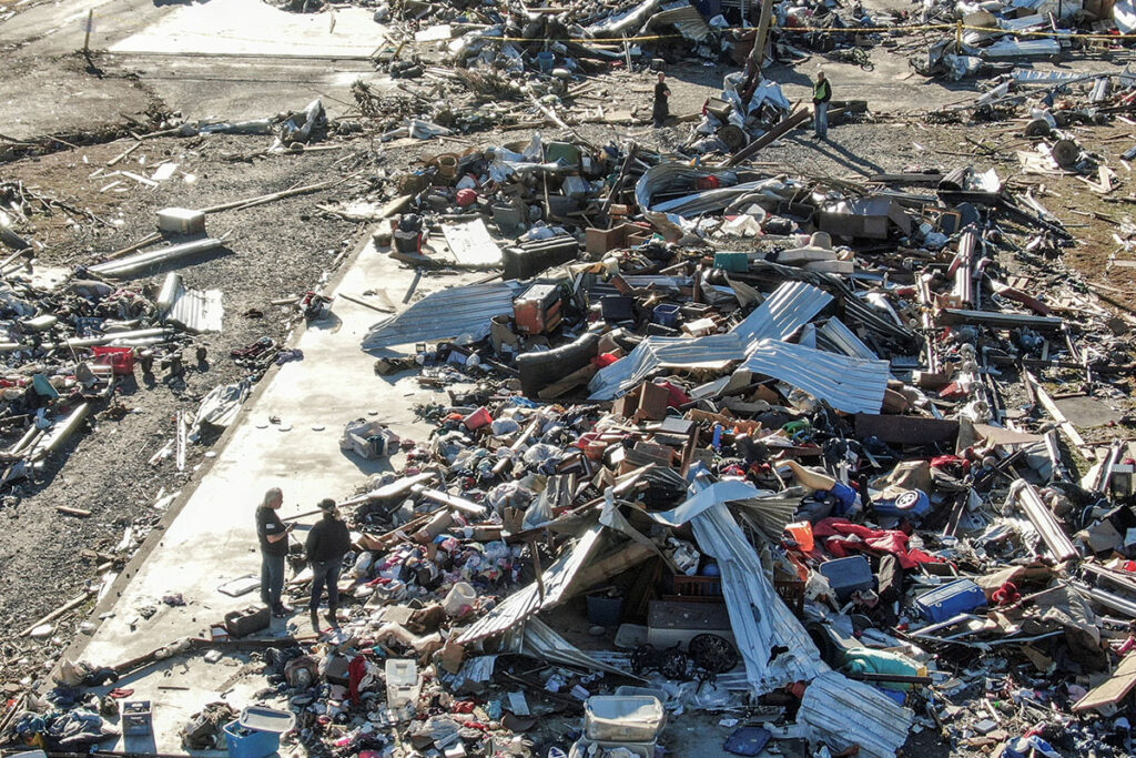 Confirman 78 muertos por tornados en EEUU