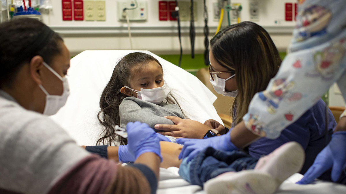 Crecen hospitalizaciones de niños