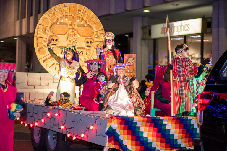 Representación peruana brilló en desfile de navidad en Denver