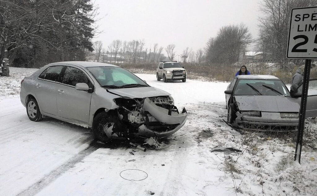 Cómo prepararse para un accidente de auto en la nieve