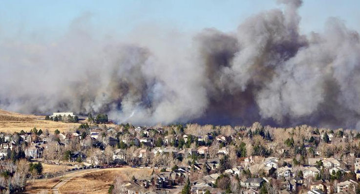 Evacuan residentes del condado de Boulder