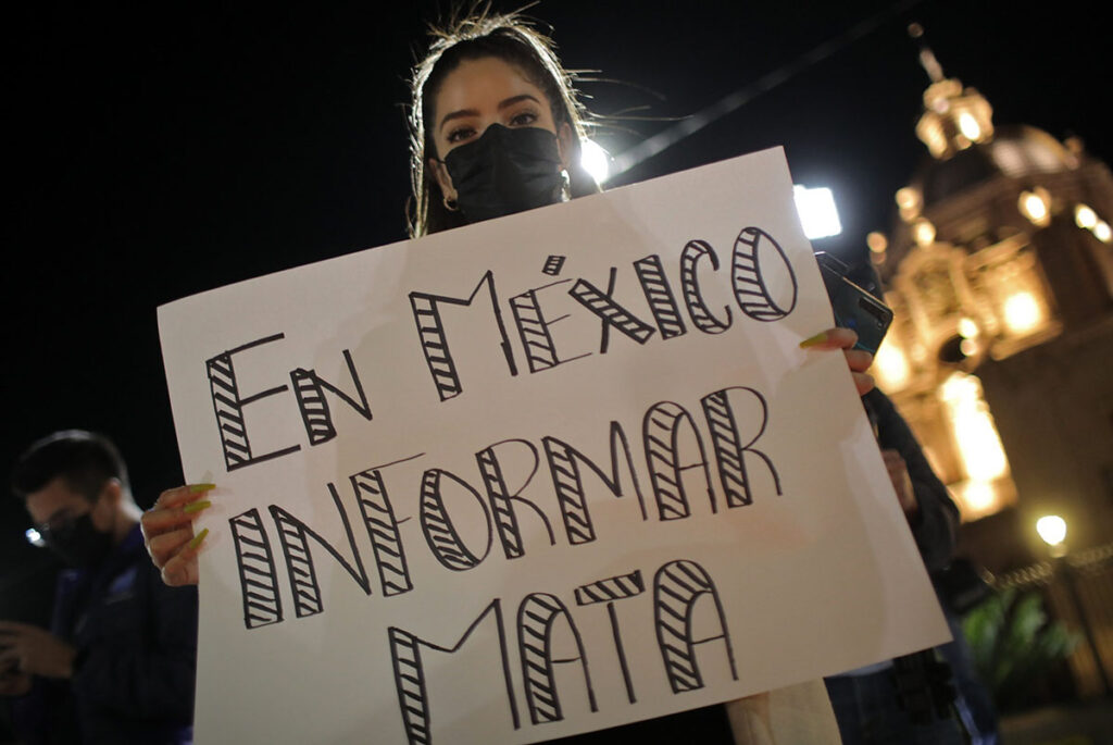 Periodistas mexicanos son callados a balazos