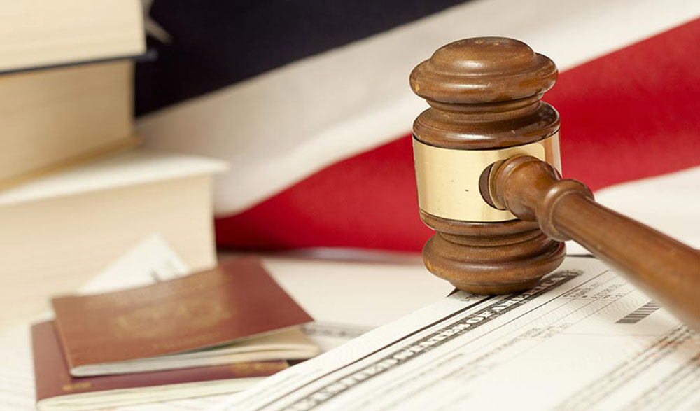 Evalúan creación de tribunales migratorios independientes en EEUU