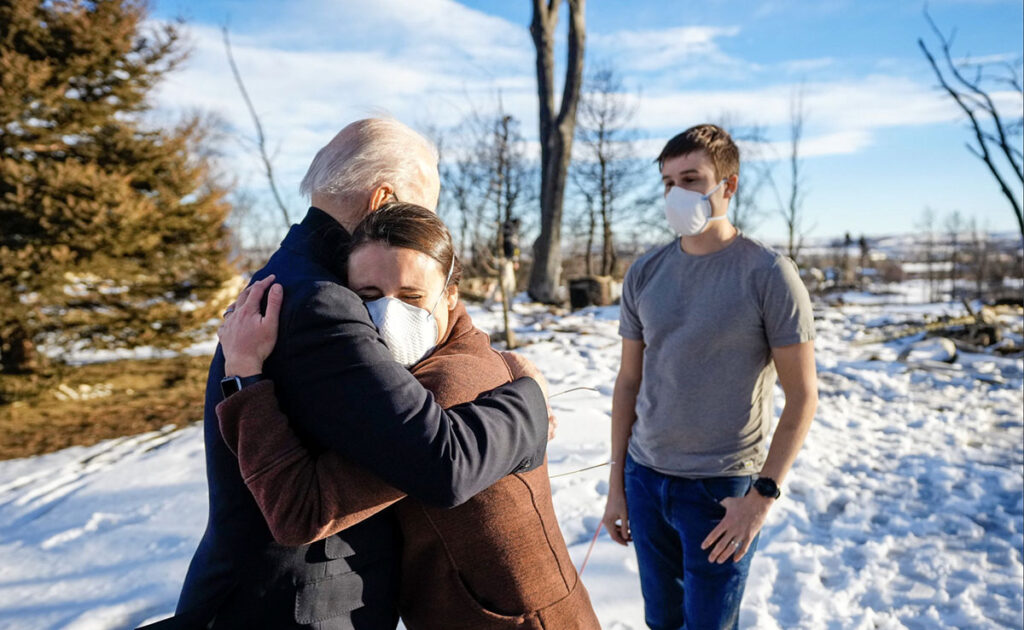 Those Affected by Fires in Boulder Receive Assistance Afectados por incendios en Boulder reciben asistencia